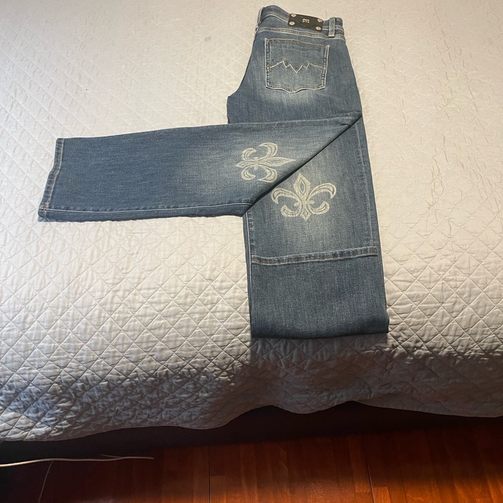 Miss Me Blue Straight Leg Jeans with Embroidered Fleur-de-Lis - Picture 5 of 13